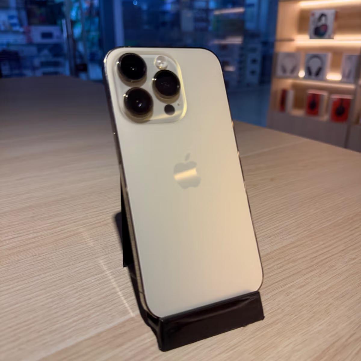 iPhone 14 Pro en Dorado